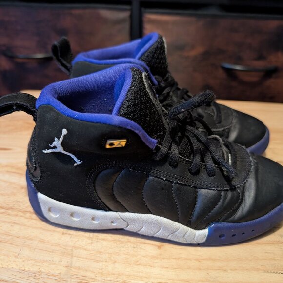 used kids jordan sneakers - Picture 1 of 6